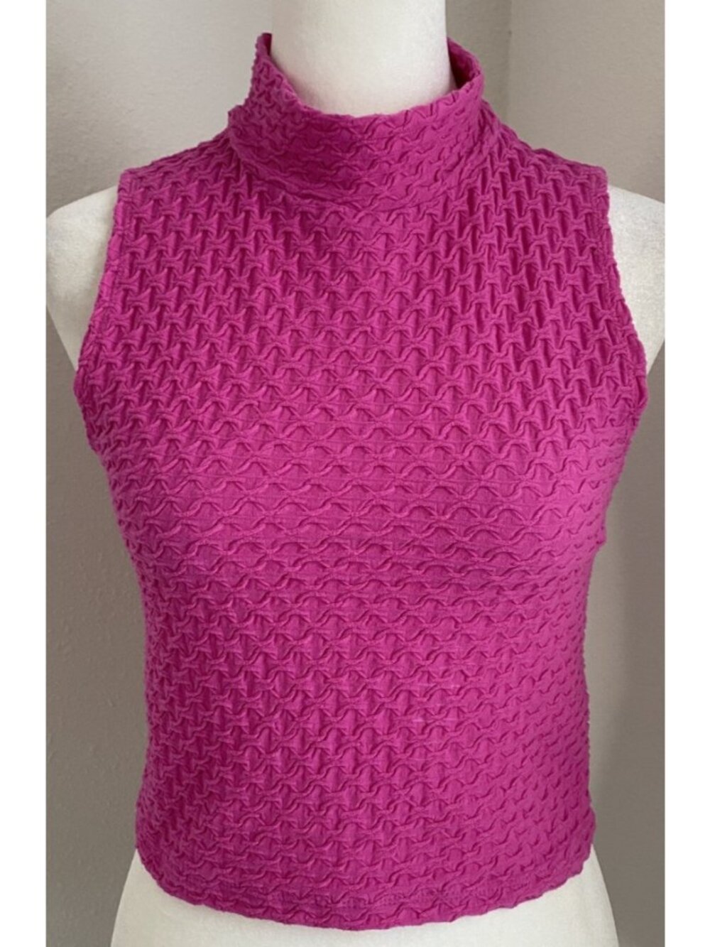 Forever 21 Pink Crop Top Size Medium Ribbed Short Turtleneck Sleeveless
